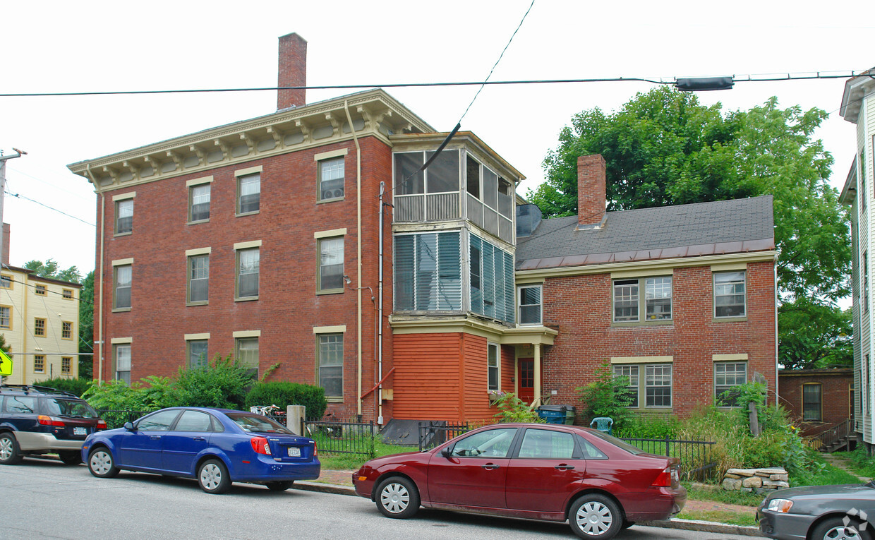 Building Photo - 180 Danforth St
