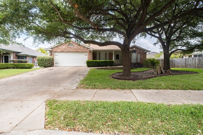 Building Photo - Charming Four-Bedroom Home in Prime Round ...