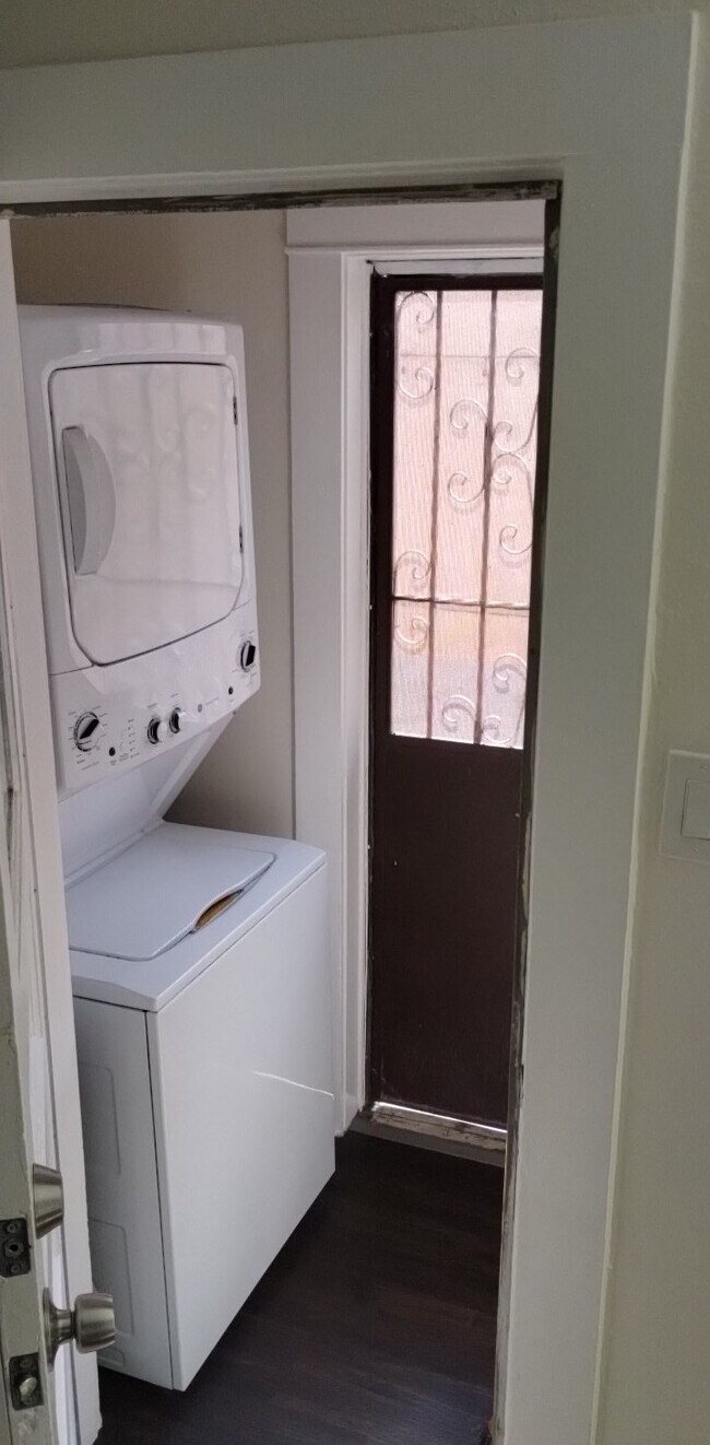 Service porch washer/dryer included - 1744 Leighton Ave