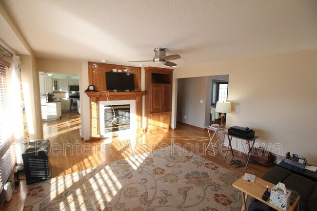 Building Photo - 15006 Rosewood Dr