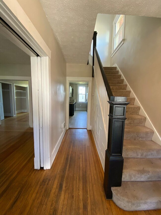 Building Photo - AVAILABLE JUNE 2026 - 3 Bedroom, 2 Bath Home w/ Wood Flooring & Fenced-in Yard!!!