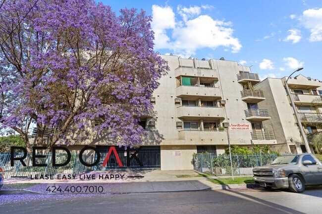 Foto del edificio - 8430 Cedros Ave