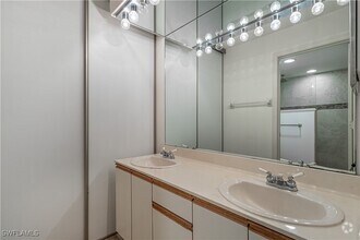 Building Photo - 13201 Oakmont Dr