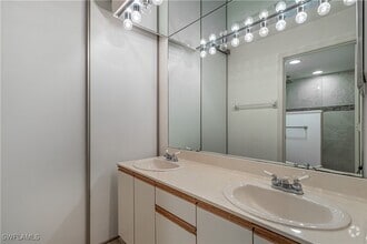 Building Photo - 13201 Oakmont Dr