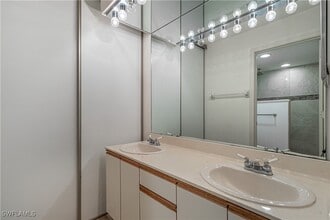 Building Photo - 13201 Oakmont Dr