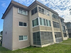 Building Photo - 715 Lori Dr