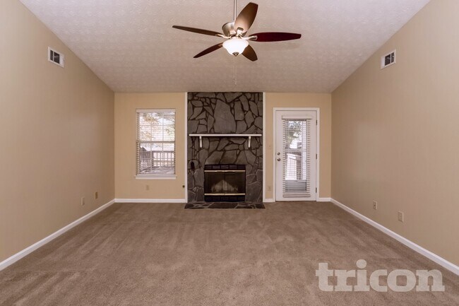 Building Photo - 165 Old Hampton Way