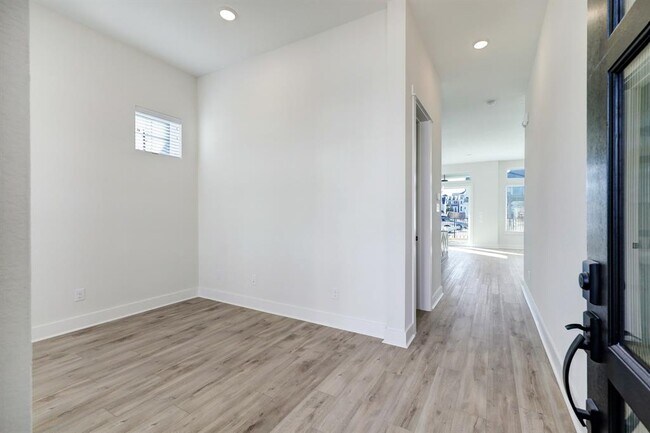 Building Photo - 3105 Somerset Levens Ln