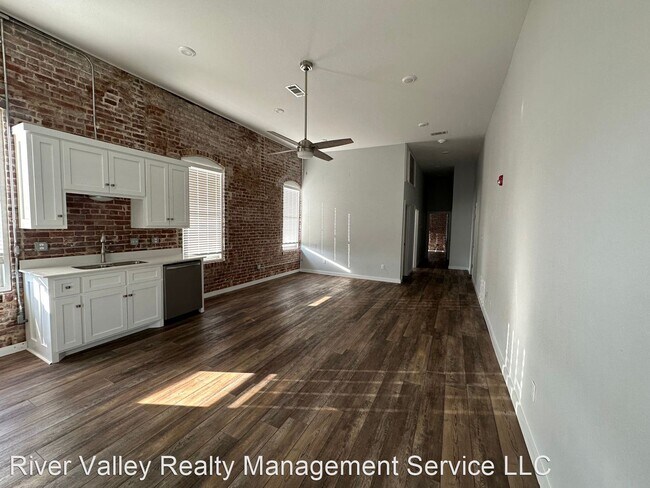Building Photo - 2 br, 1 bath House - 312 B West Suite B St...