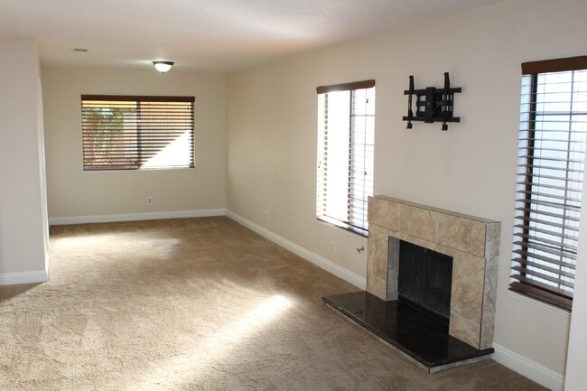 Foto del edificio - "Charming 2-Bed, 2-Bath Oasis in Las Vegas...