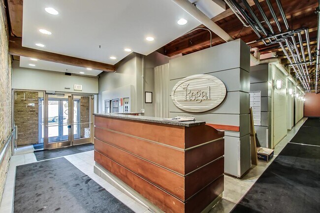 Foto del edificio - 1735 W Diversey Pkwy