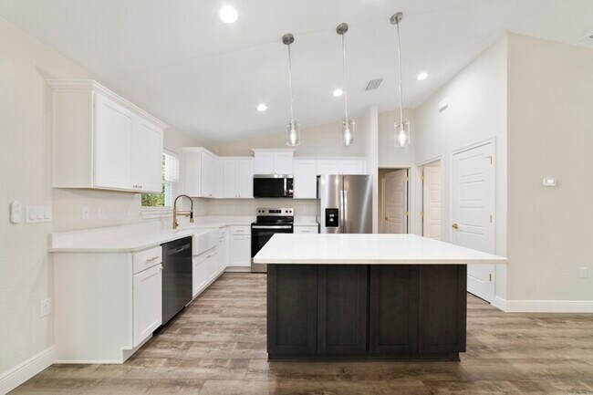 Building Photo - 9547 N Sandree Dr