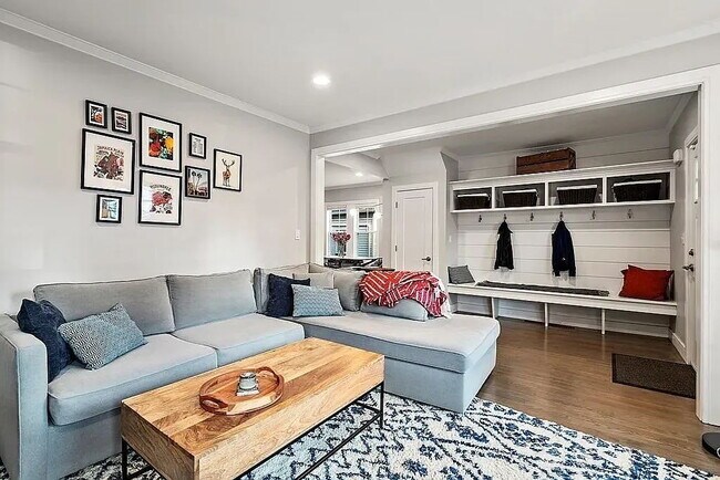 Foto del edificio - "Charming 1-Bedroom Haven in Boston's Vibrant Neighborhood!"