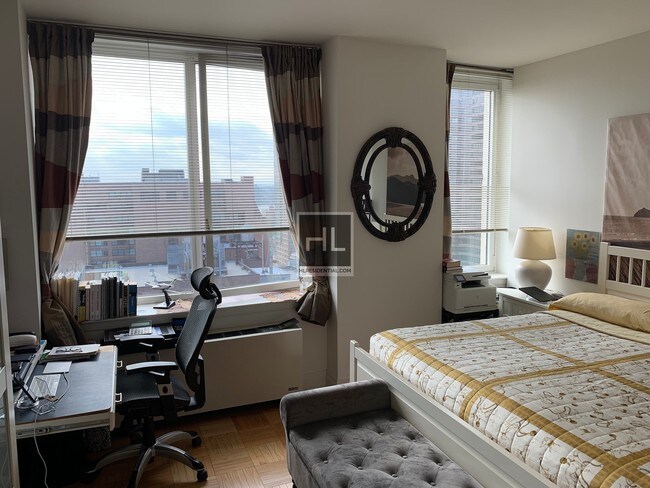 Building Photo - Amazing 2 Bedroom With tons of Natural Light