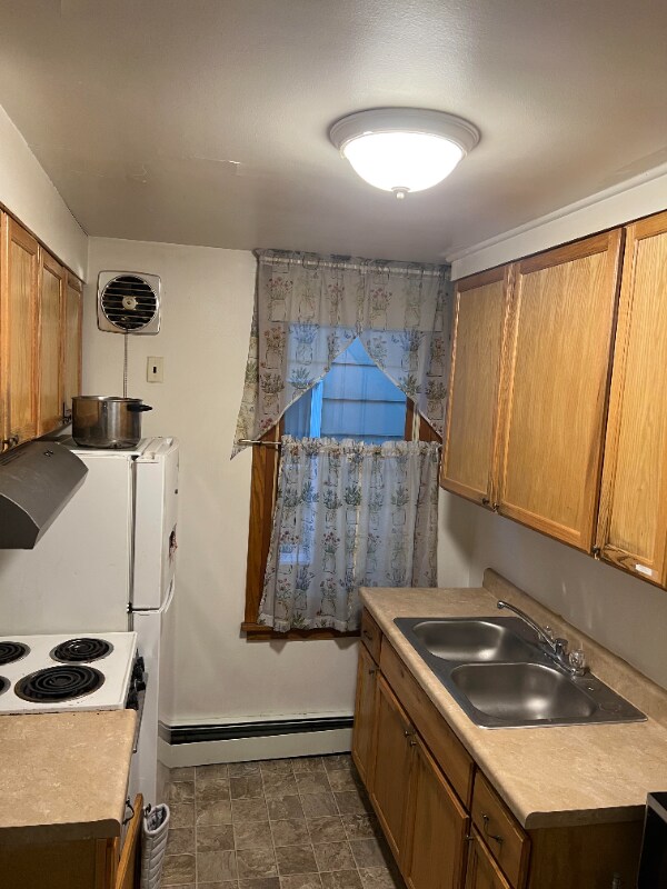 1216 13th Ave Unit 2nd floor, Altoona, PA 16601 Room for Rent in