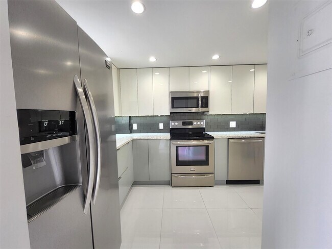 Foto del edificio - 112 Royal Pk Dr