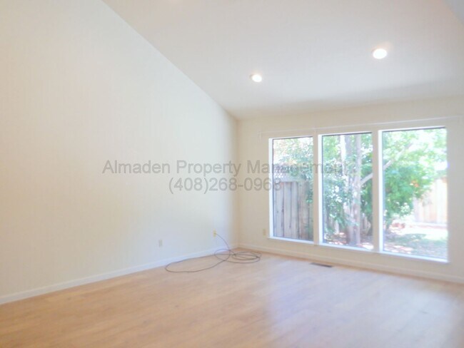Building Photo - Remodeled Almaden Townhome in Great Locati...
