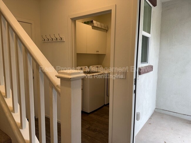 Building Photo - 2212 E Hidalgo Ave