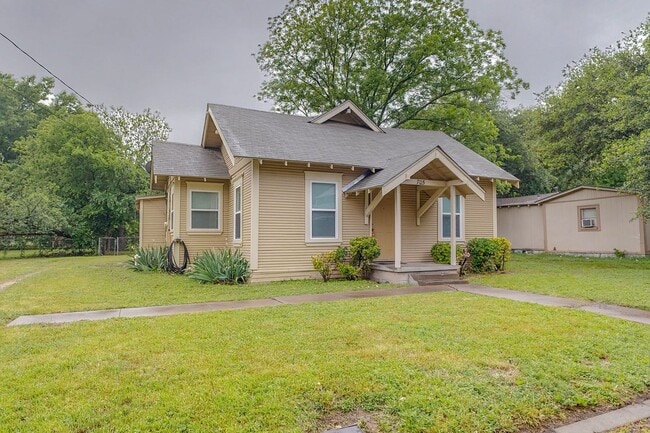 Building Photo - Available Mid-July! 3 Bedroom Home for Lea...
