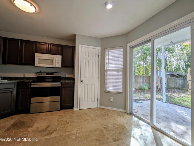 Foto del edificio - 572 Staffordshire Dr