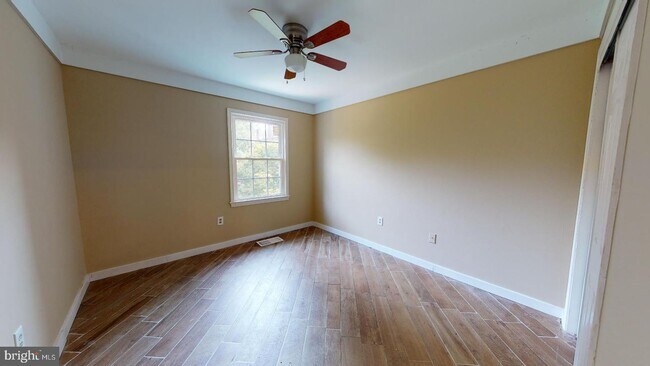 Building Photo - 5439 Richenbacher Ave