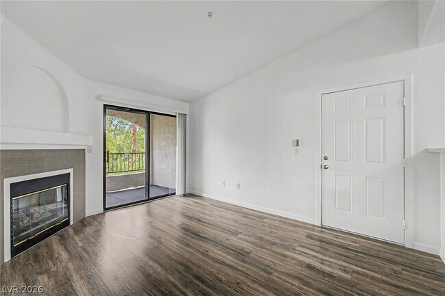 Building Photo - 950 Seven Hills Dr