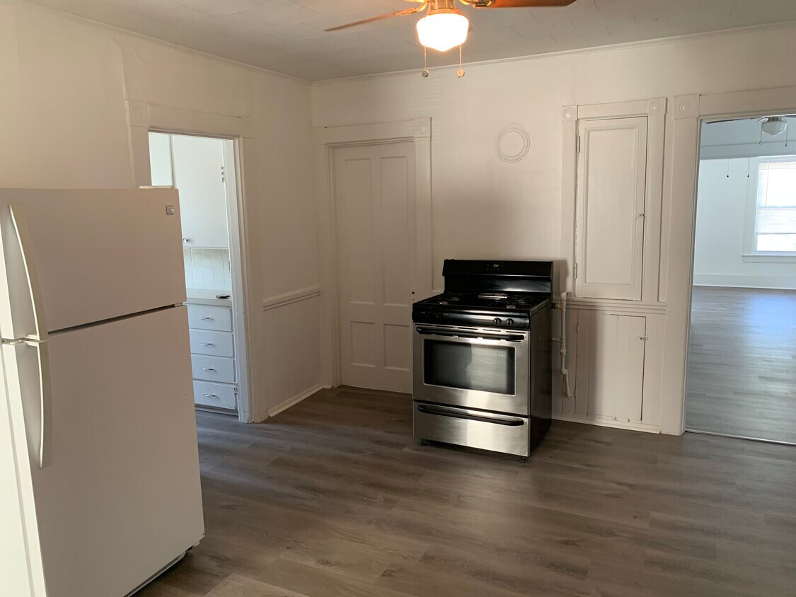 268 Bartlett St Unit 2, Manchester, NH 03102 Apartments in Manchester