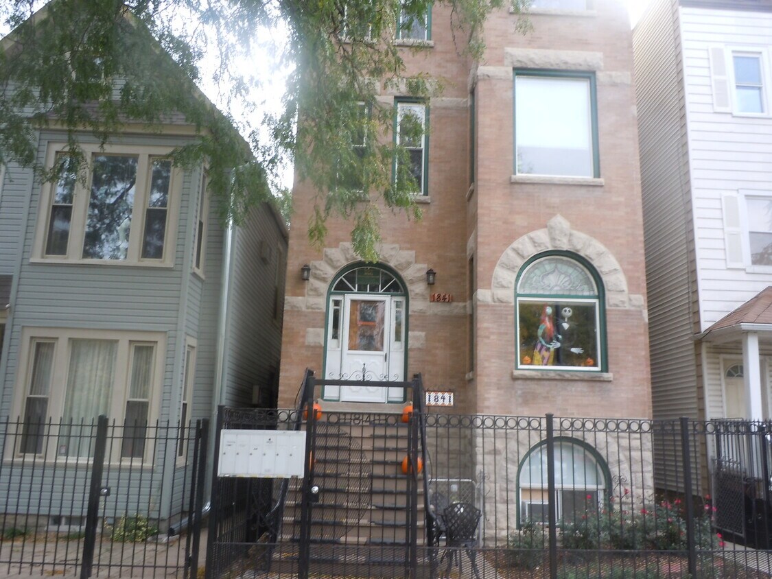 Primary Photo - 1841 N Kedzie Ave