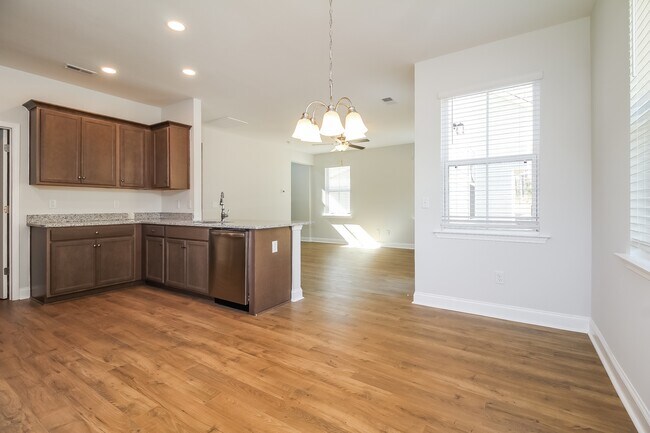 Foto del edificio - 116 Renwood Rd