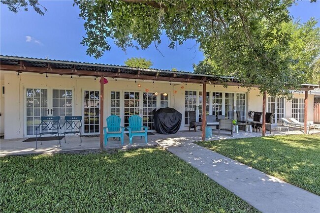 Building Photo - 2680 NE 24th St