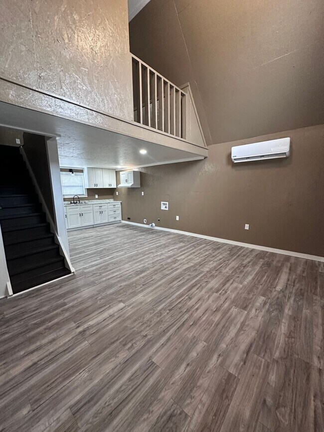 Foto del edificio - 1 bed Loft on Hester Rd