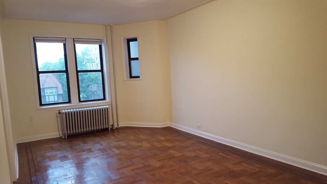 Primary Photo - 8015 Grenfell St