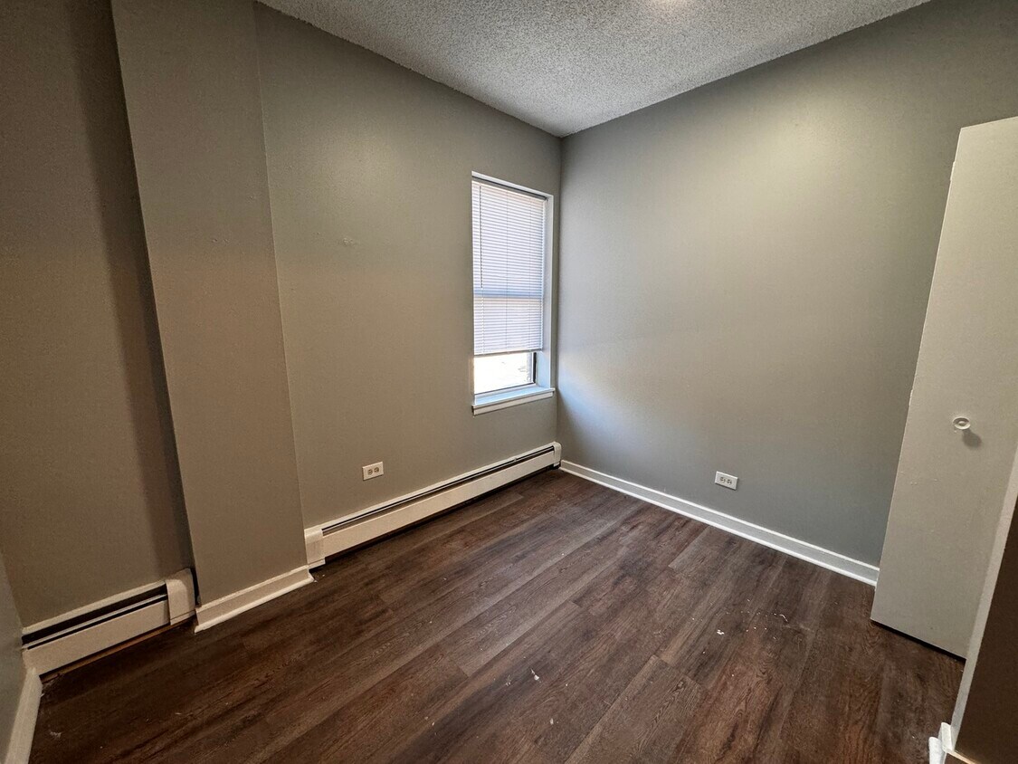 Foto principal - 7048 S Merrill Ave