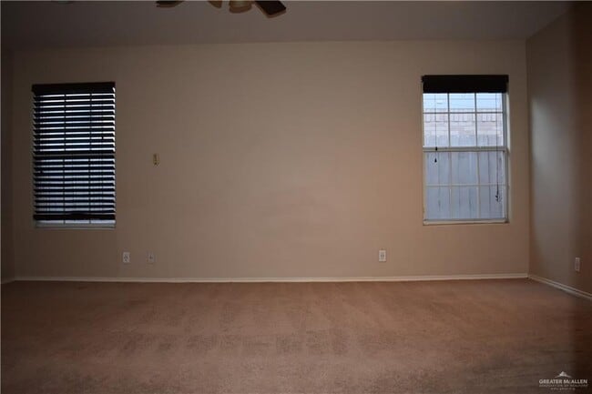 Building Photo - 14 Nightshade Ave