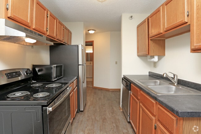 2BR, 2BA - 1024 SF - Century Ridge