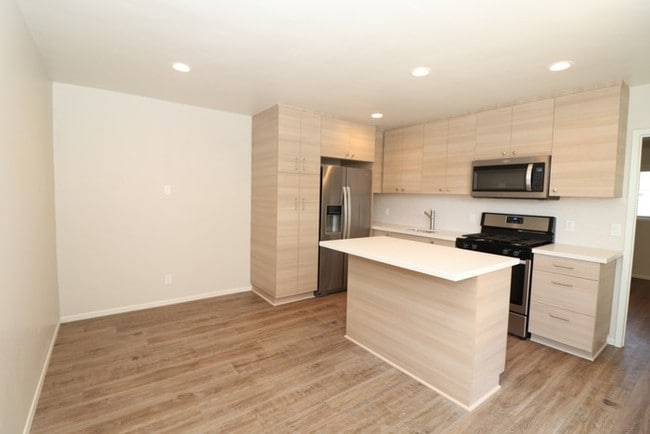 Building Photo - 3617 Ocean Front Walk