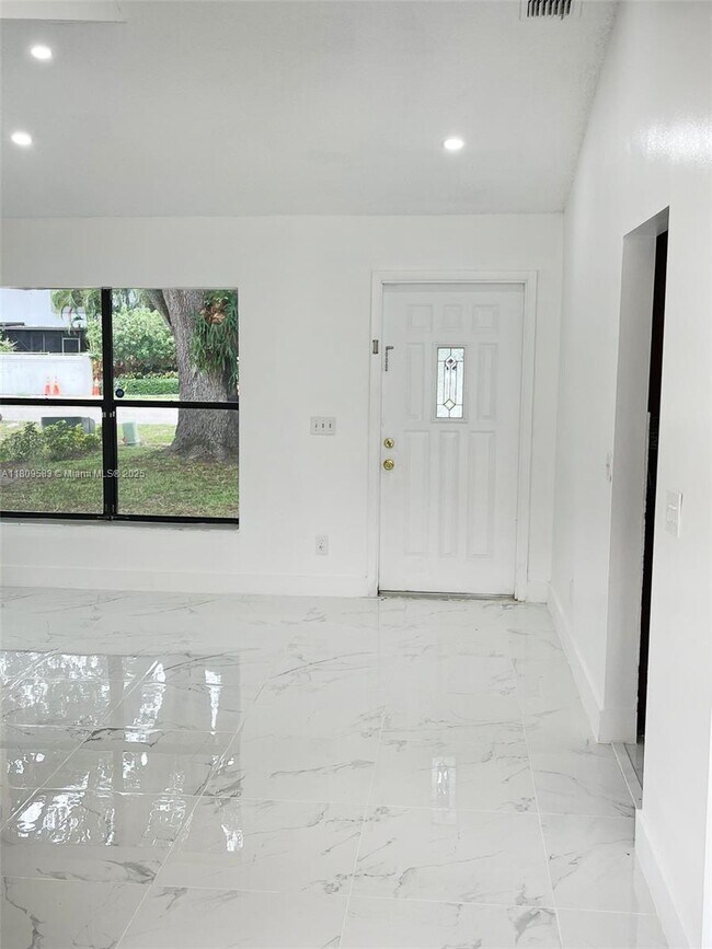 Foto del edificio - 7941 NW 50th St