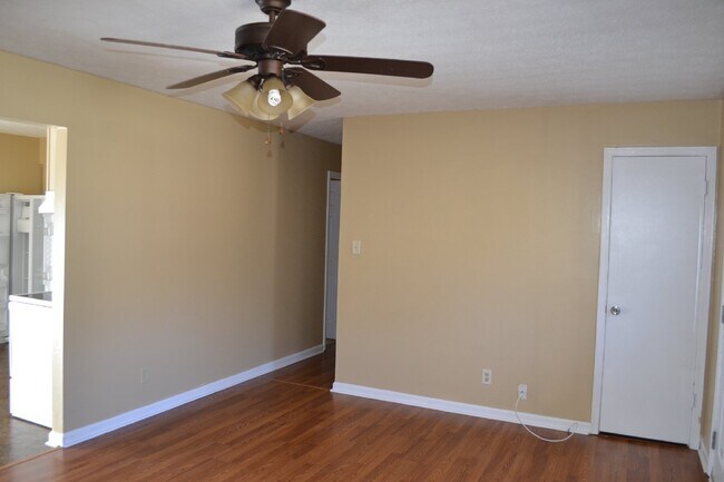 Foto del edificio - House for Rent
