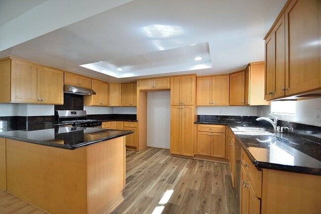 Building Photo - w4336