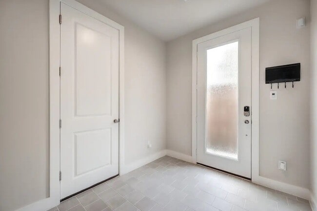 Foto del edificio - 5853 Dolores St
