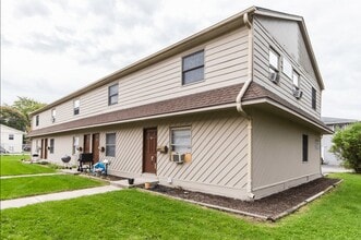 Building Photo - 826 W Hillcrest Dr