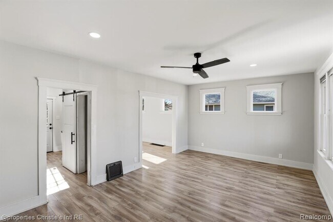 Foto del edificio - 1953 Brighton St