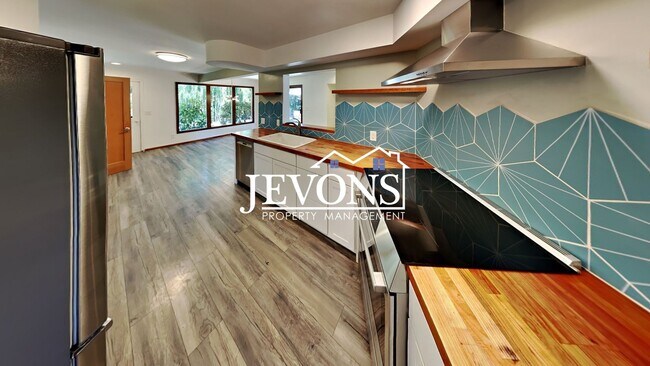 Building Photo - Get $500.00 off your first full month's re...