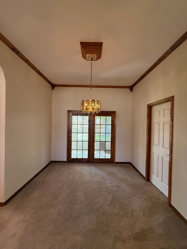 Foto del edificio - Beautiful 4 Bedroom Home Located in the Zi...