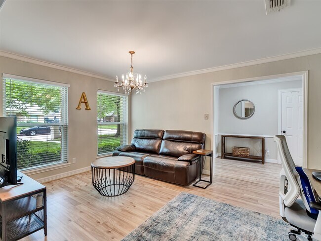 Foto del edificio - 2811 Quincannon Ln
