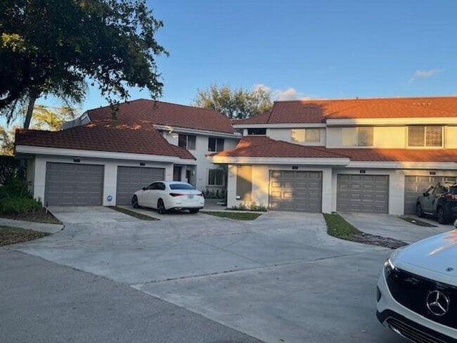 Building Photo - 992 NW 93rd Ave