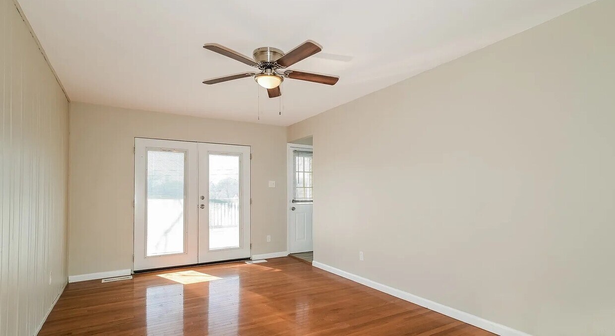 Foto principal - 5801 Sir Edward Ct