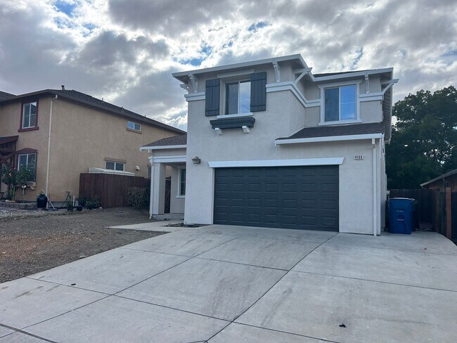 Foto del edificio - Beautiful 5 Bedroom 3 Bath Antioch Home