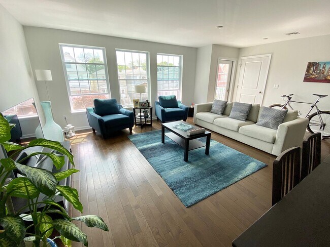 Foto del edificio - 105-107 Trask Ave