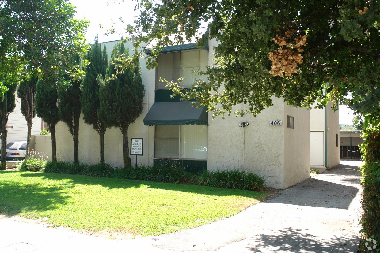 Primary Photo - 406 Oak St